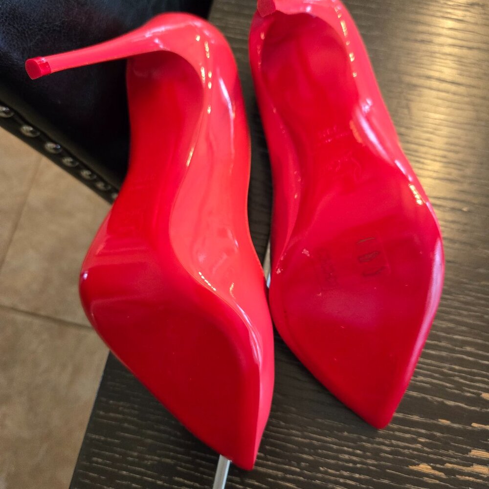 Christian Louboutin hot pink patent Pumps  size 39.5